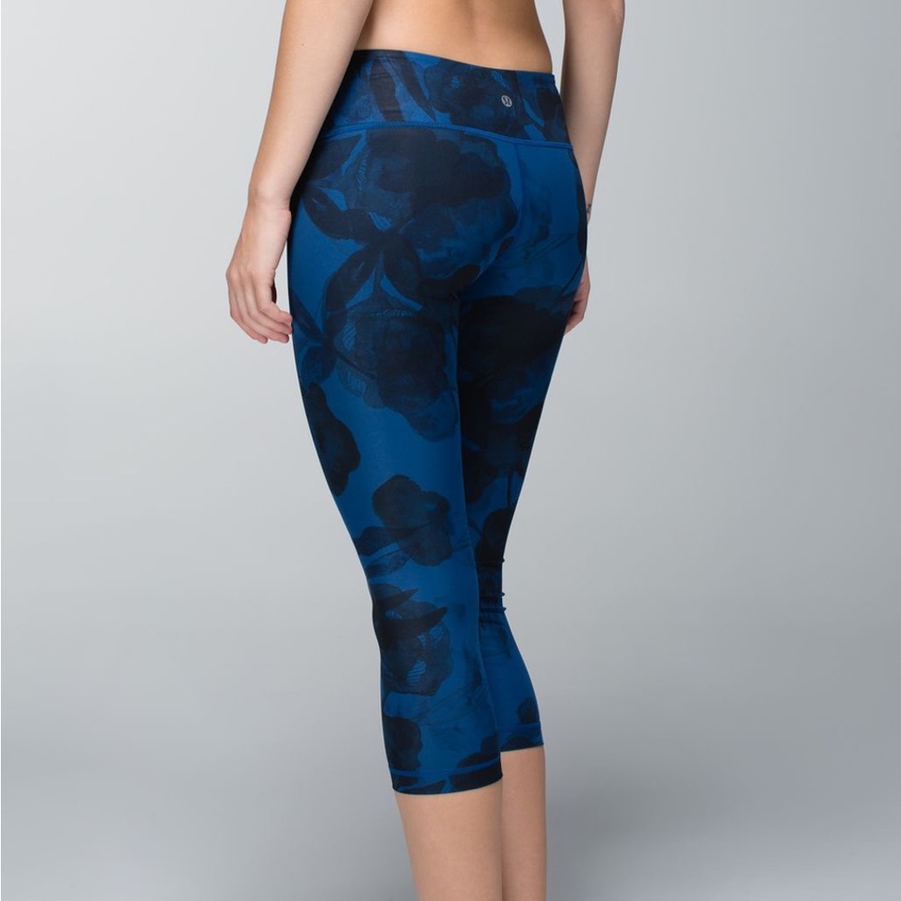 Lululemon Wunder Under Crop Full-On Luxtreme Jumbo Inky Floral Black Ink